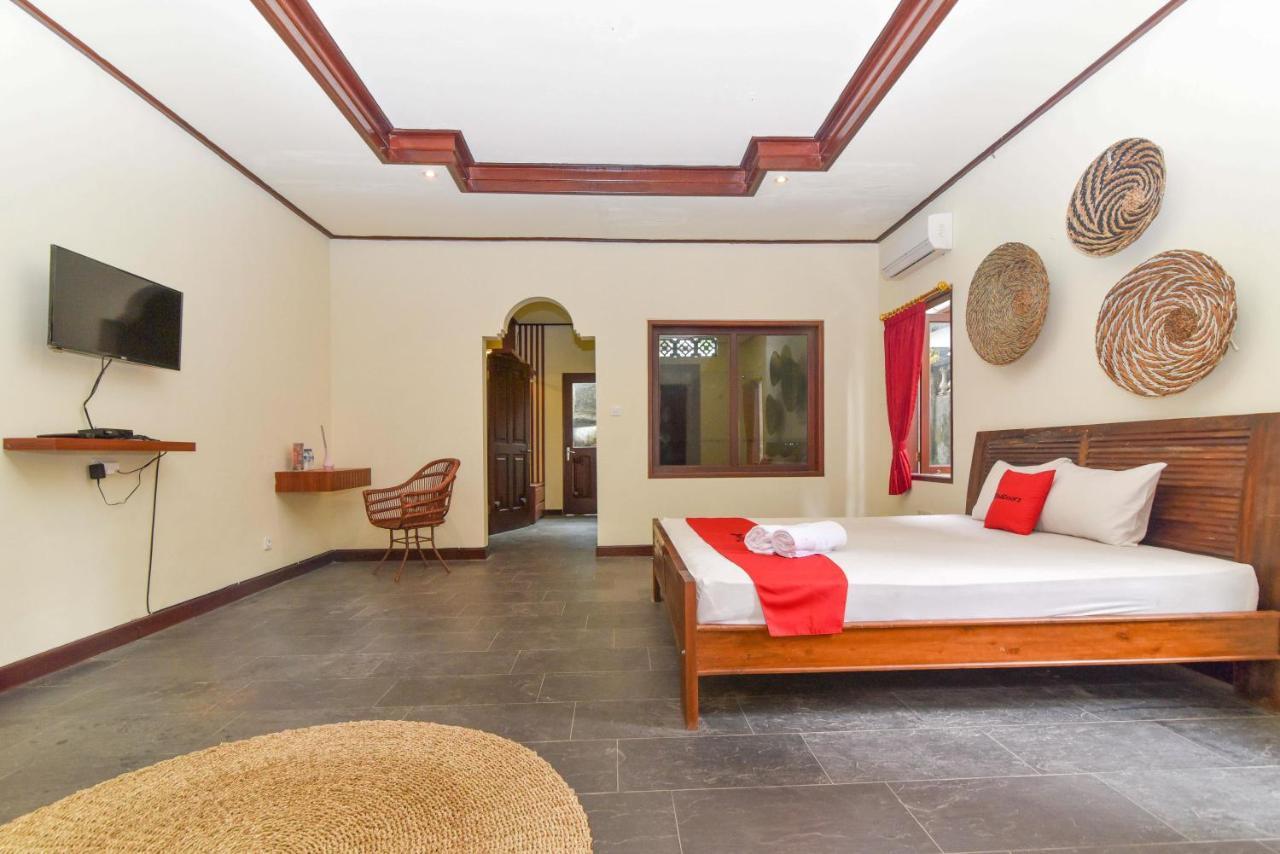 RedDoorz Plus near Seminyak Square Denpasar Exterior foto